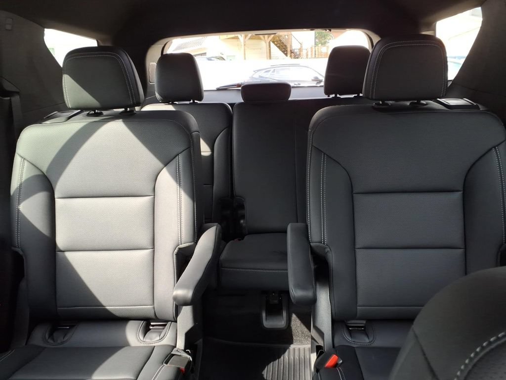 Used 2026 Chevrolet Traverse LT w/ Driver Confidence Package FWD image 16