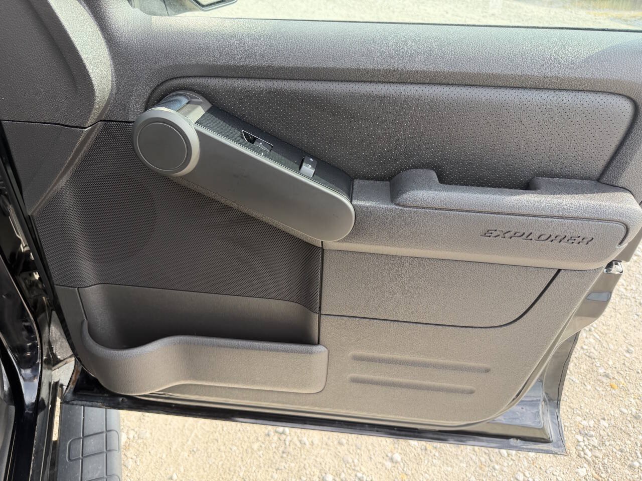 Used 2010 Ford Explorer Sport Trac Limited AWD/4WD image 22