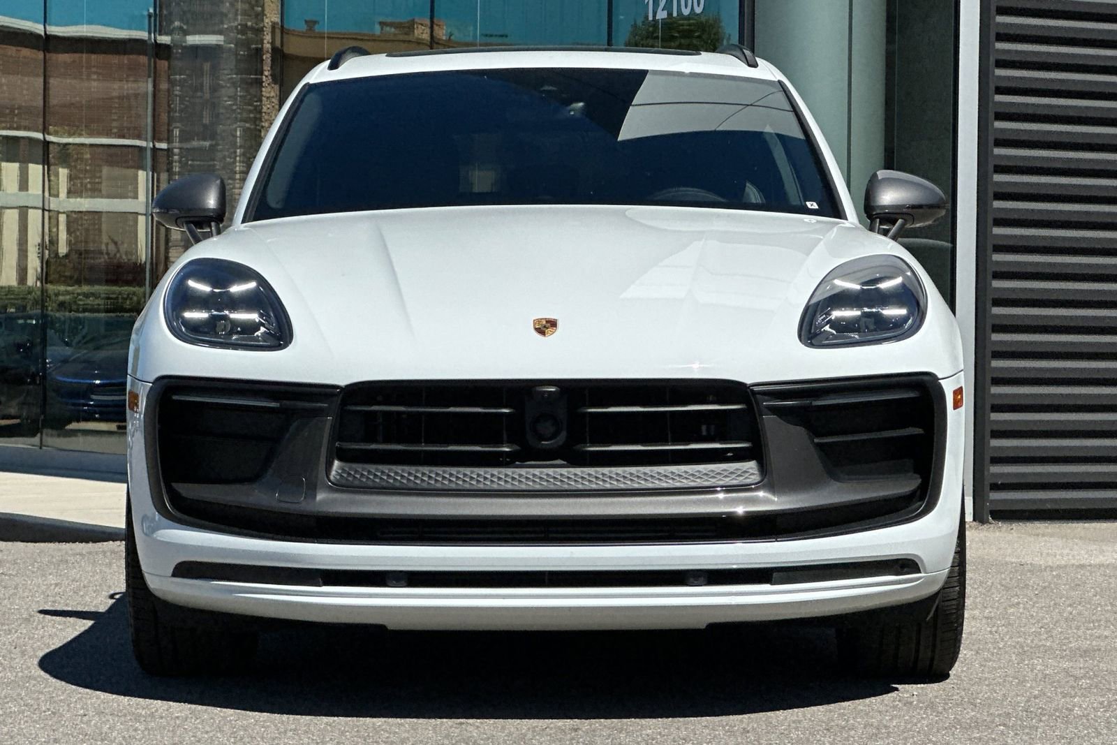 Used 2025 Porsche Macan Turbo AWD/4WD image 11