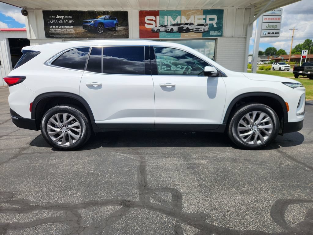 Used 2026 Buick Enclave Preferred AWD/4WD image 2