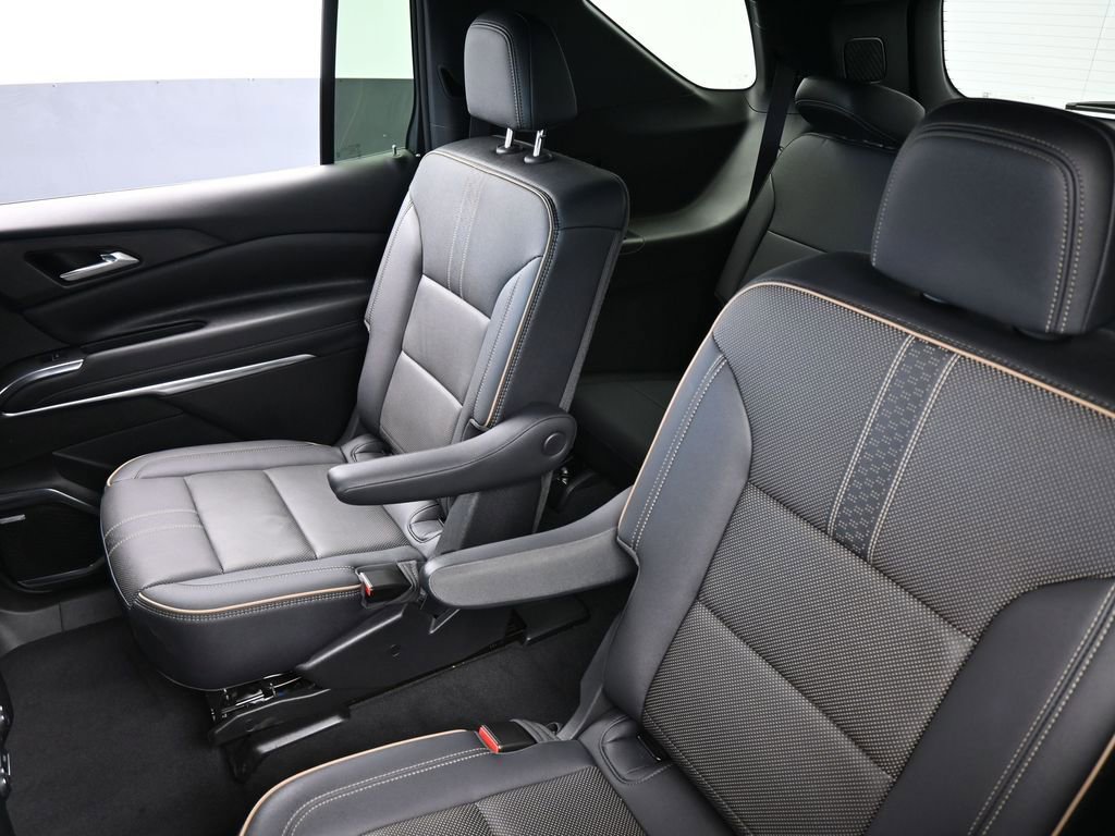Used 2025 Chevrolet Traverse High Country image 43