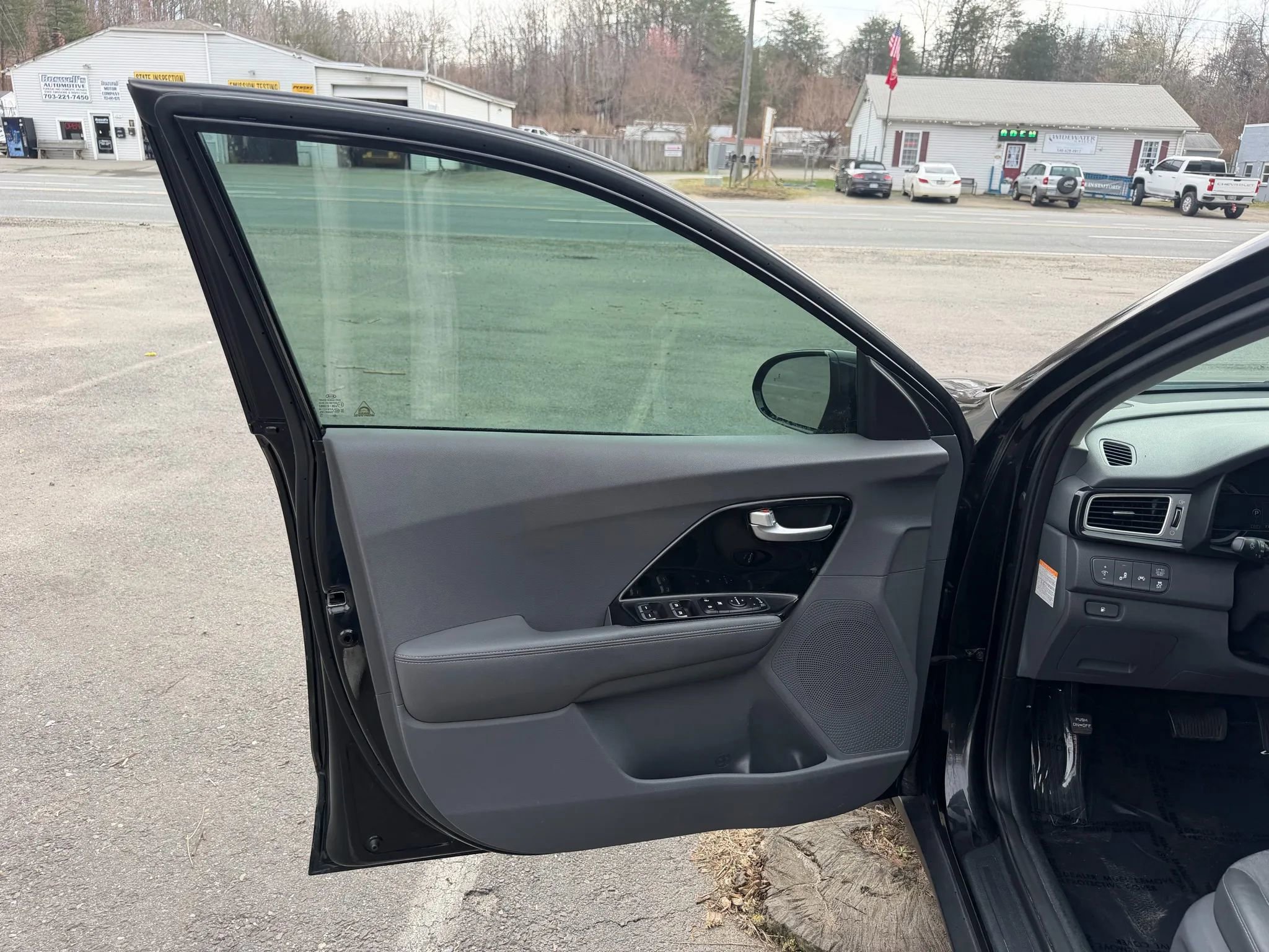 Used 2019 Kia Niro EX image 21