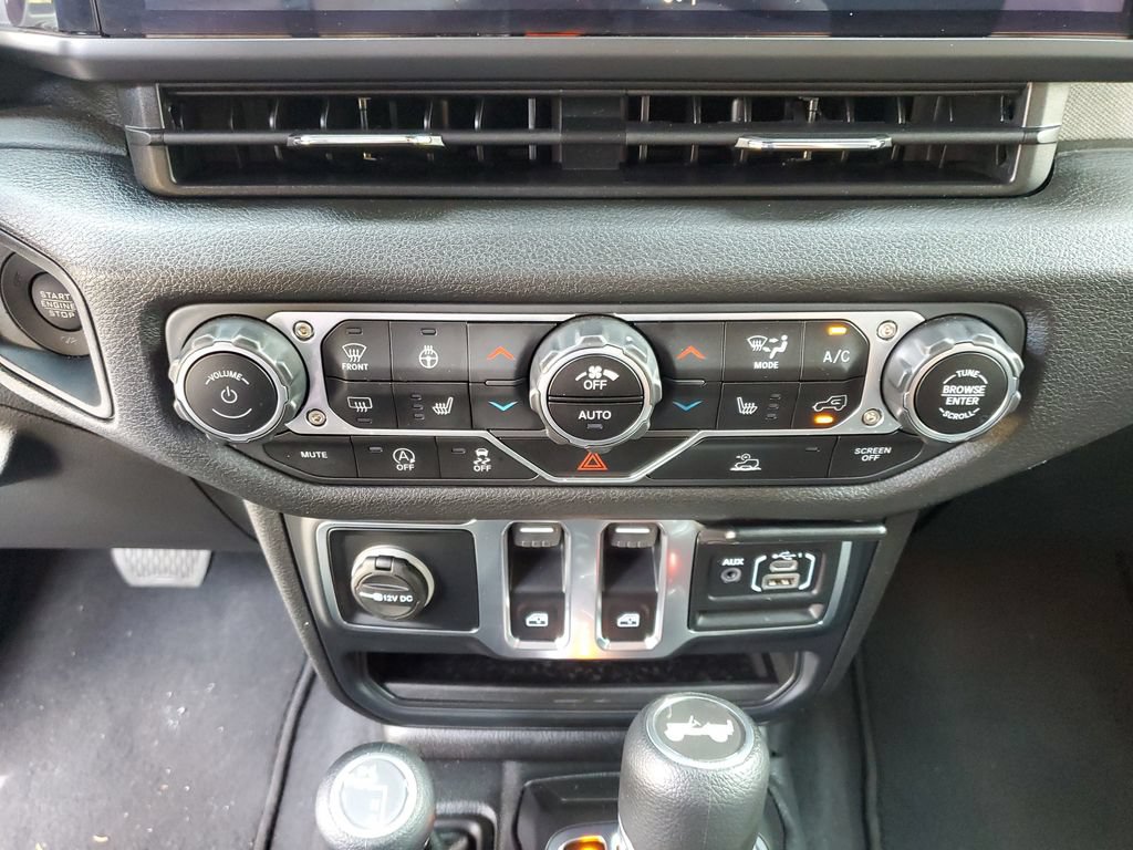 Used 2025 Jeep Wrangler Sport AWD/4WD image 27