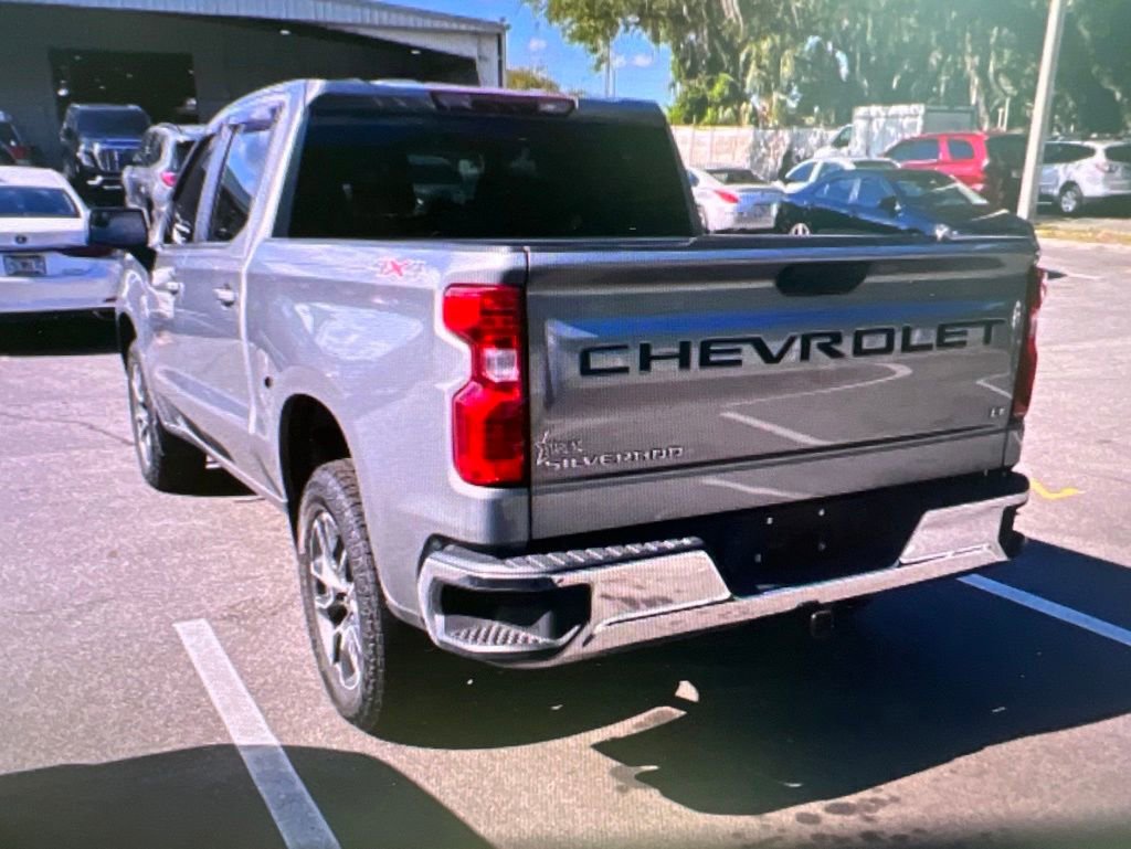 Used 2023 Chevrolet Silverado 1500 LT AWD/4WD image 12
