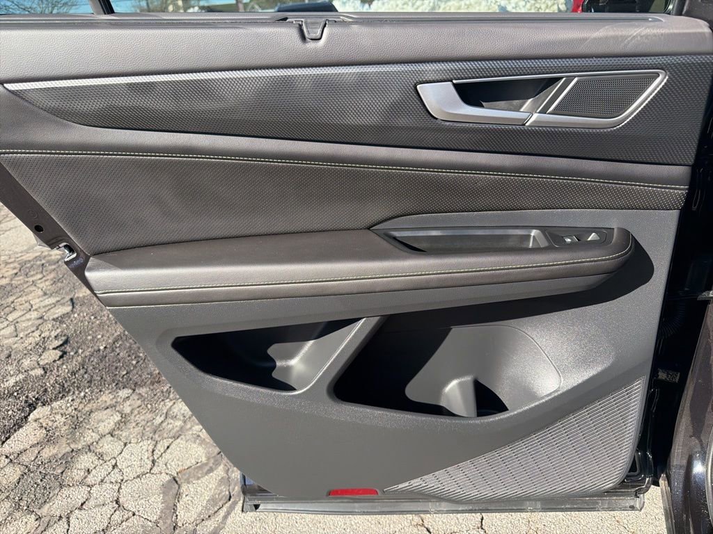 Used 2025 Volkswagen Atlas Cross Sport SEL R-Line image 33