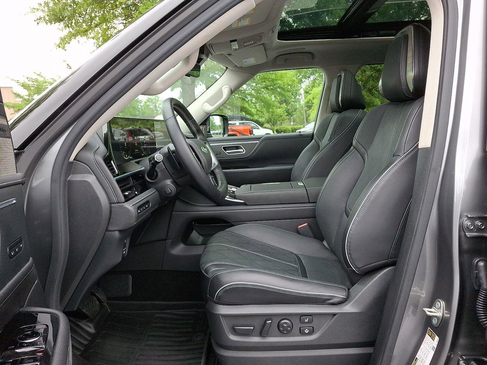 Used 2025 INFINITI QX80 Sensory AWD/4WD image 13