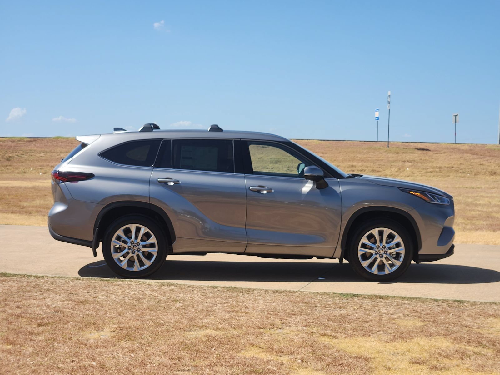 New 2026 Toyota Highlander Limited AWD/4WD image 7