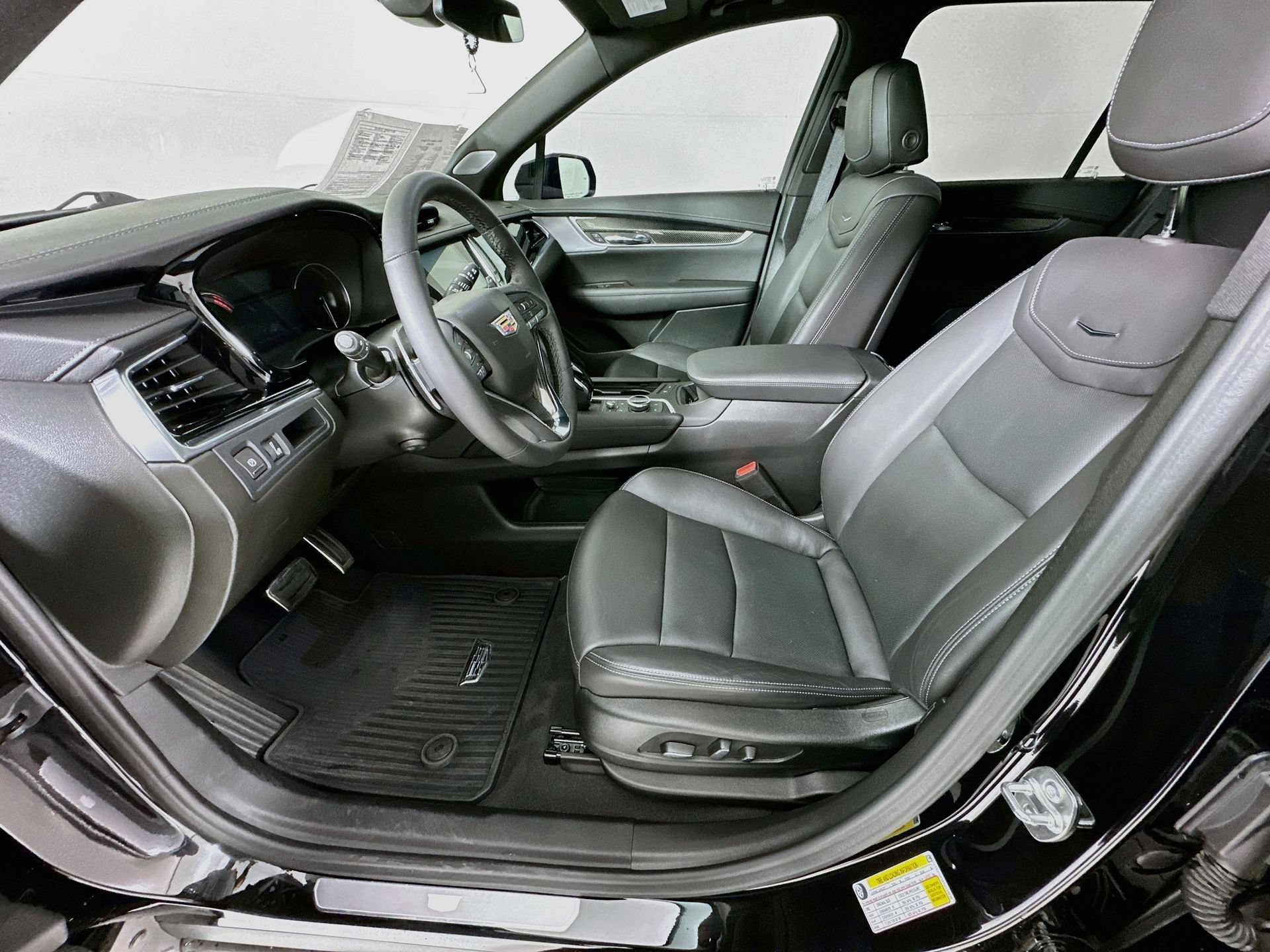 Used 2025 Cadillac XT6 Sport w/ LPO, Onyx Lite Package AWD/4WD image 22