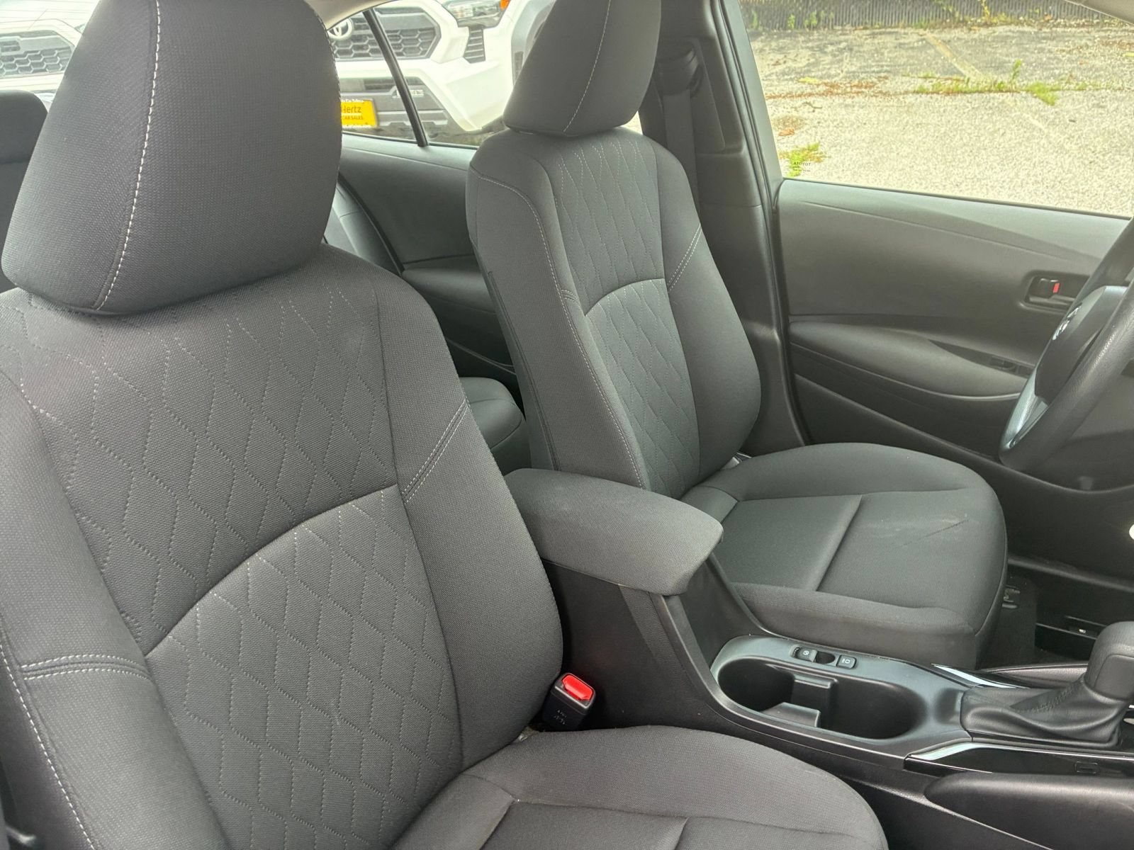 Used 2025 Toyota Corolla LE FWD image 31