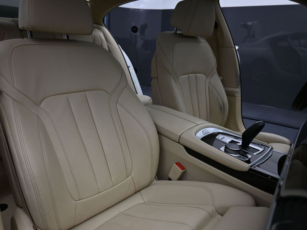 Used 2021 BMW 740i xDrive image 21