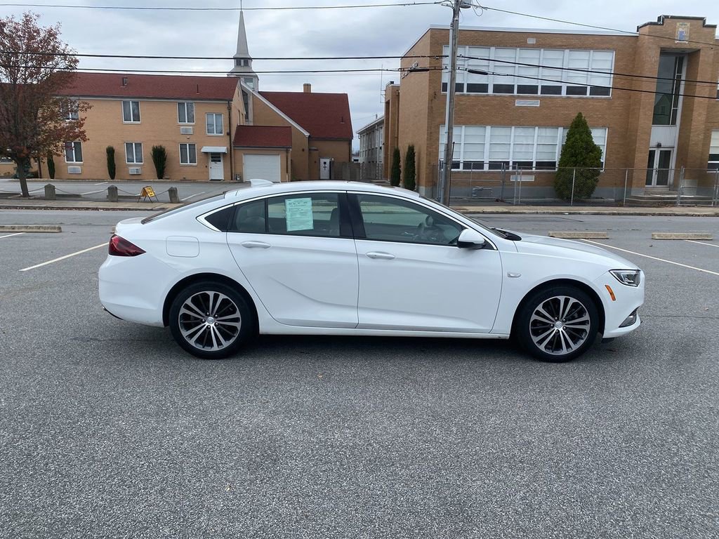 Used 2019 Buick Regal Essence w/ Driver Confidence Package I image 4