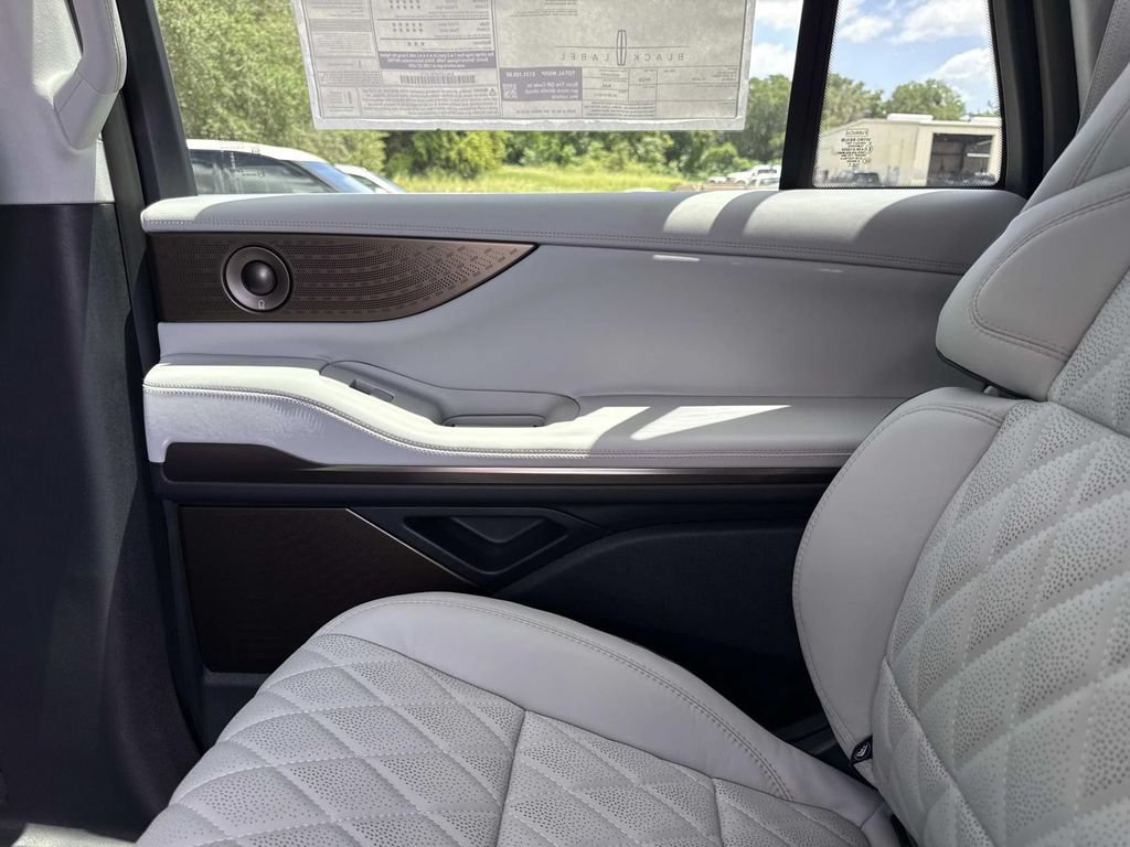 New 2026 Lincoln Navigator L Black Label AWD/4WD image 16