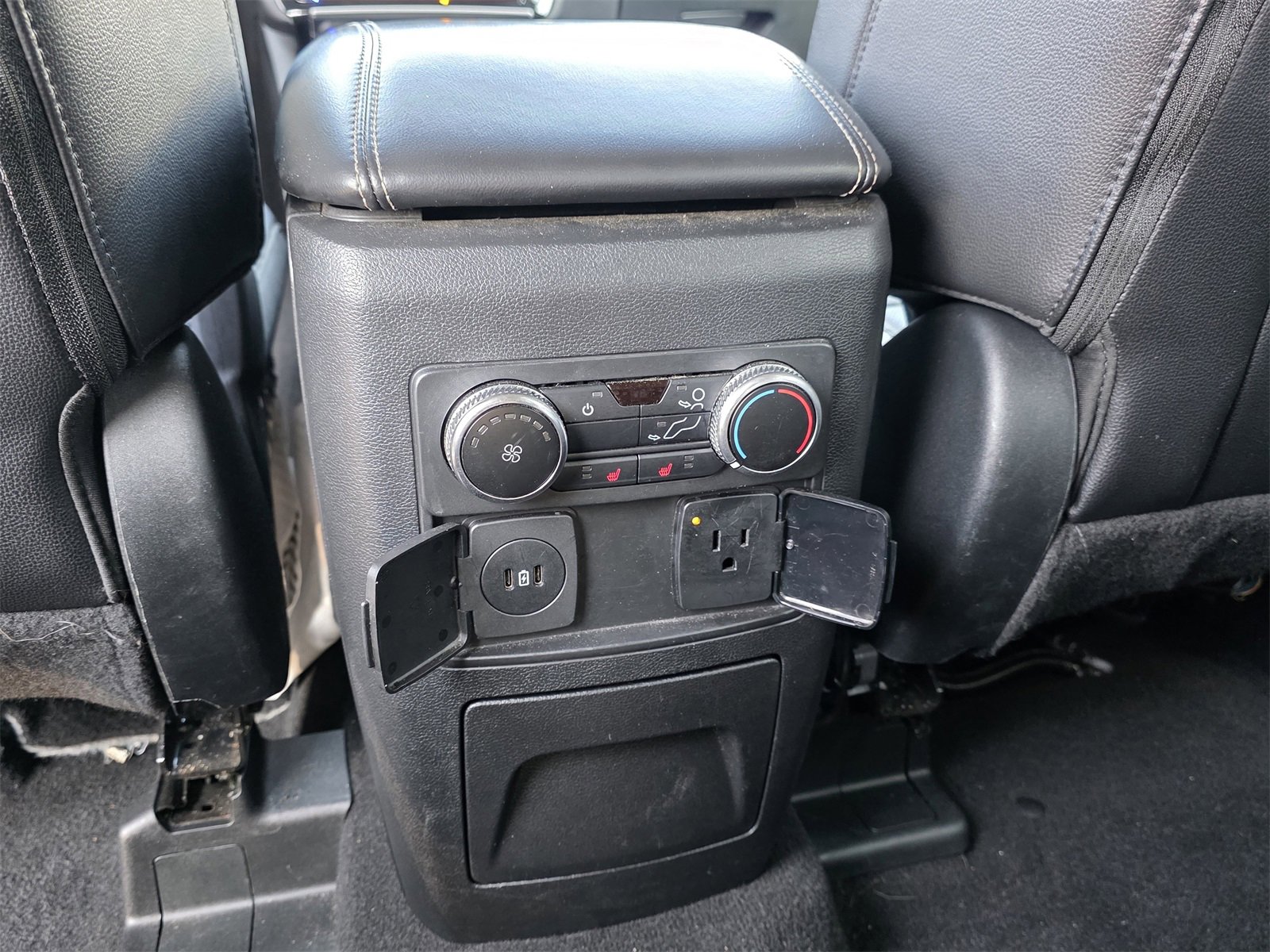 Used 2023 Ford Explorer Limited w/ Equipment Group 301A image 39