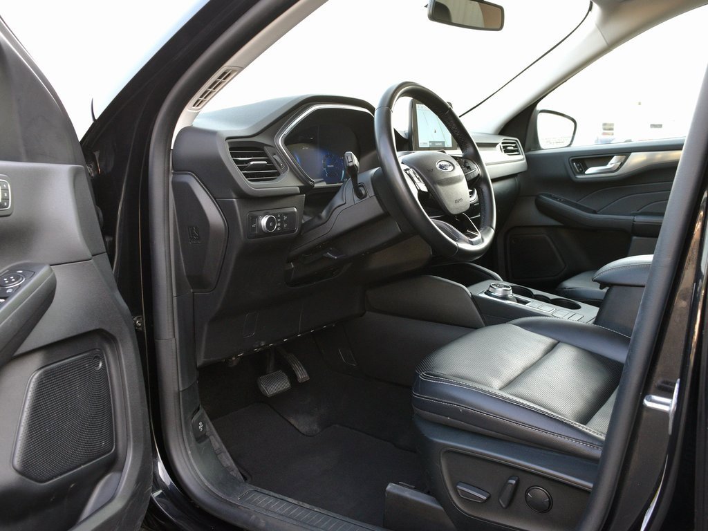 Used 2022 Ford Escape Titanium image 25