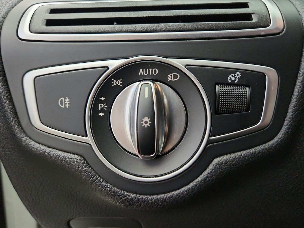 Used 2020 Mercedes-Benz C 300 4MATIC Sedan image 22