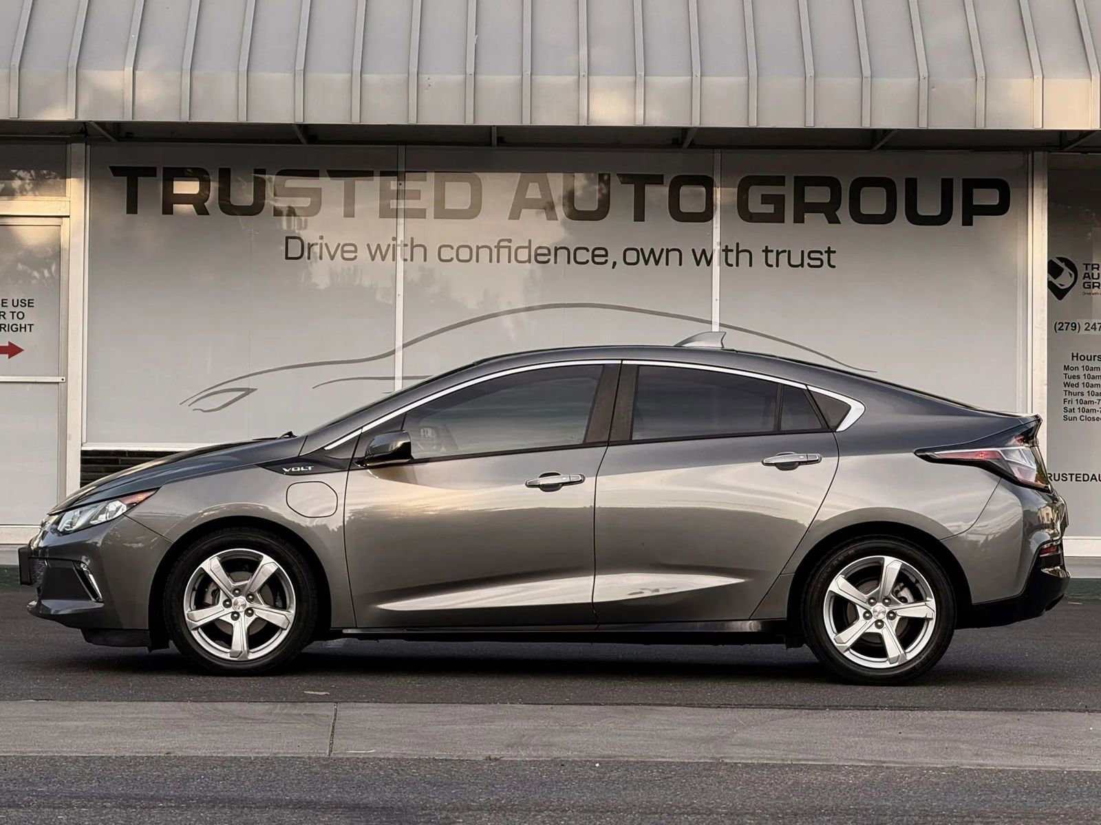 Used 2017 Chevrolet Volt LT FWD image 6