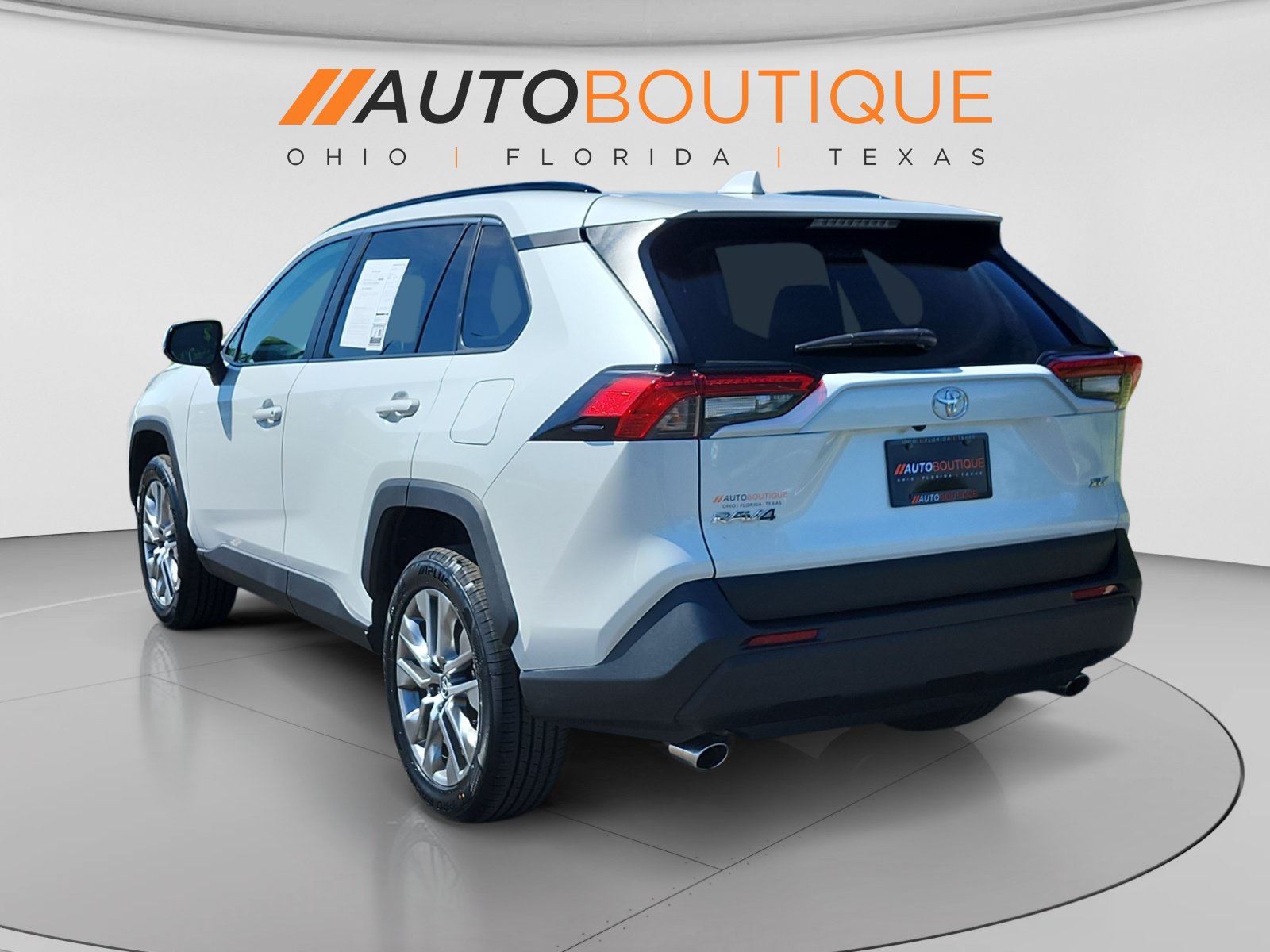 Used 2023 Toyota RAV4 XLE Premium FWD image 3