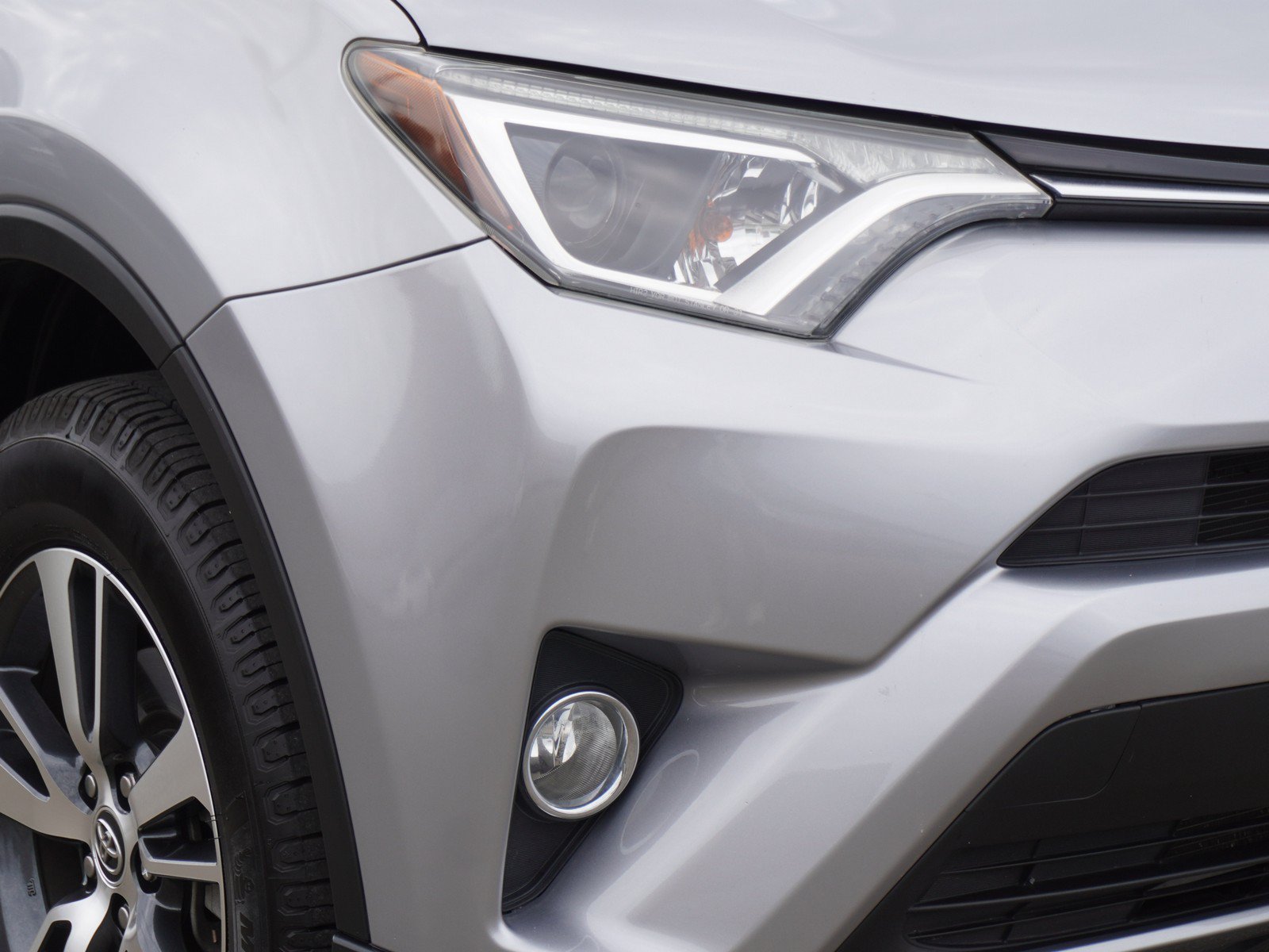 Used 2017 Toyota RAV4 XLE w/ Plus Special Value Package AWD/4WD image 3