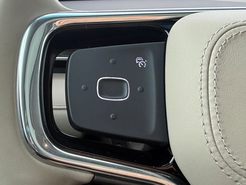 Used 2024 Lincoln Nautilus Reserve w/ Equipment Group 202A image 17