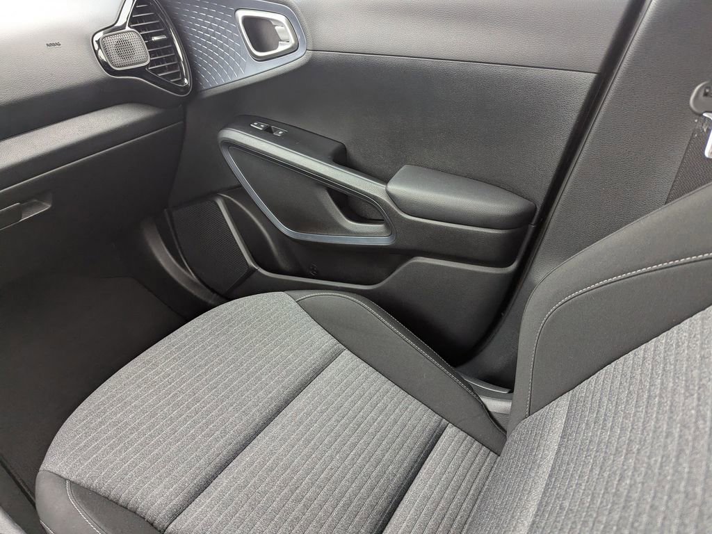 Used 2023 Kia Soul EX image 13