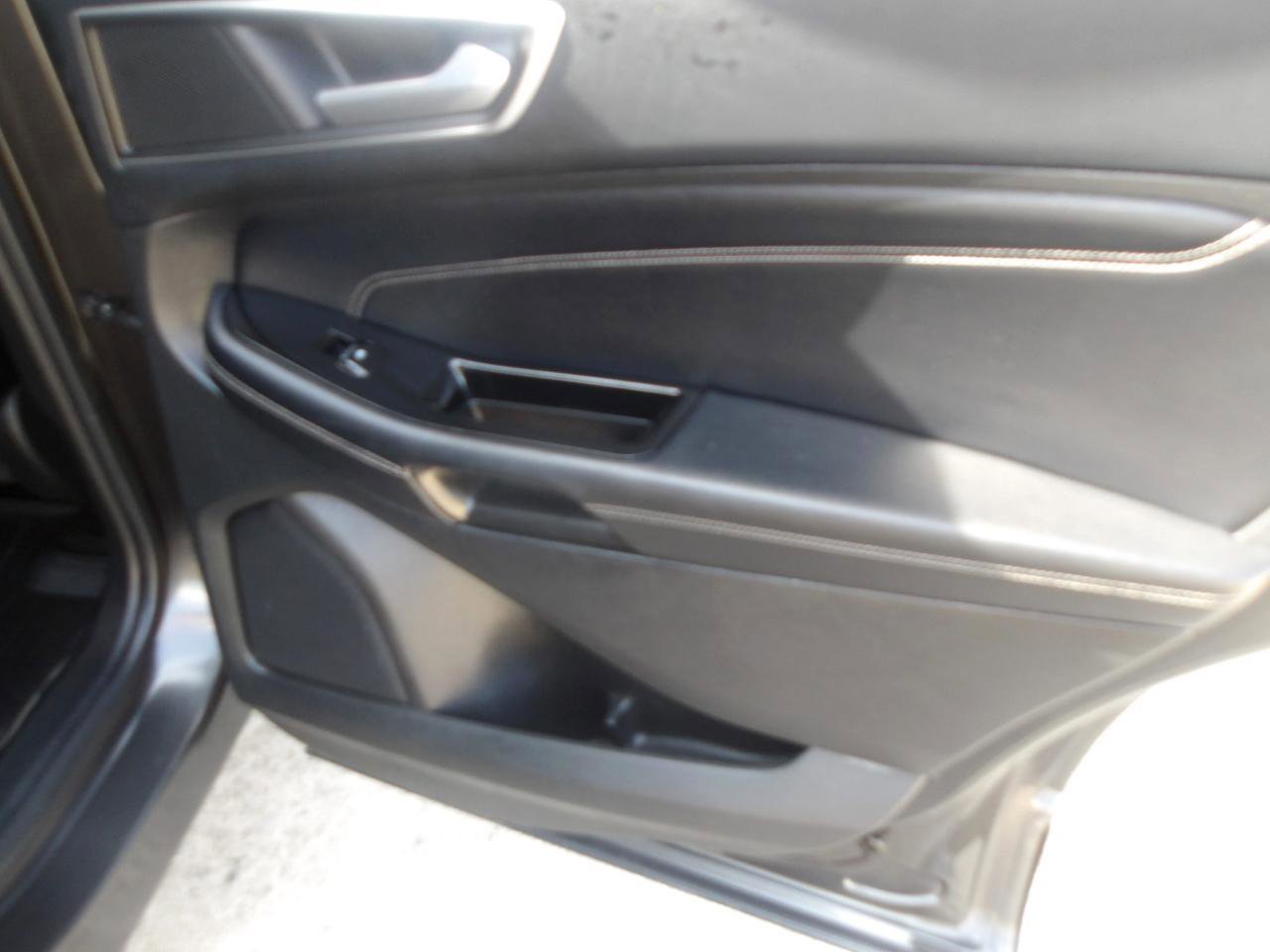 Used 2015 Ford Edge Titanium w/ Equipment Group 301A FWD image 7