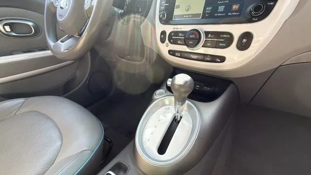 Used 2016 Kia Soul EV + w/ Sun & Fun Package FWD image 16
