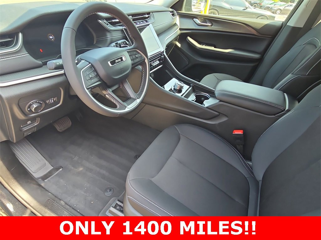 Used 2023 Jeep Grand Cherokee Laredo image 16