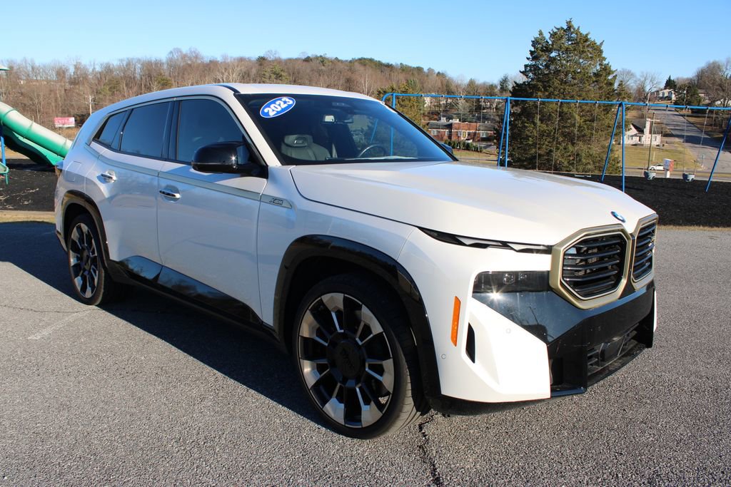 New 2023 BMW XM image 2