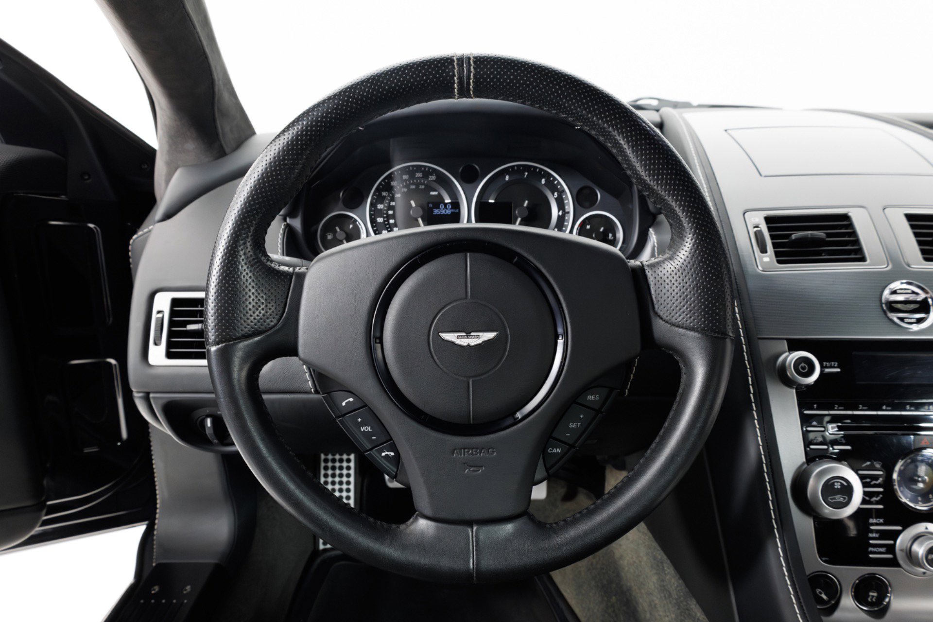 Used 2009 Aston Martin DBS Coupe RWD image 18