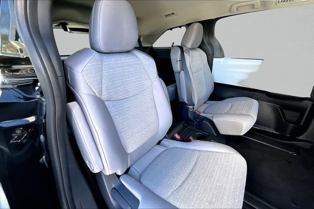 Certified 2026 Toyota Sienna LE image 25