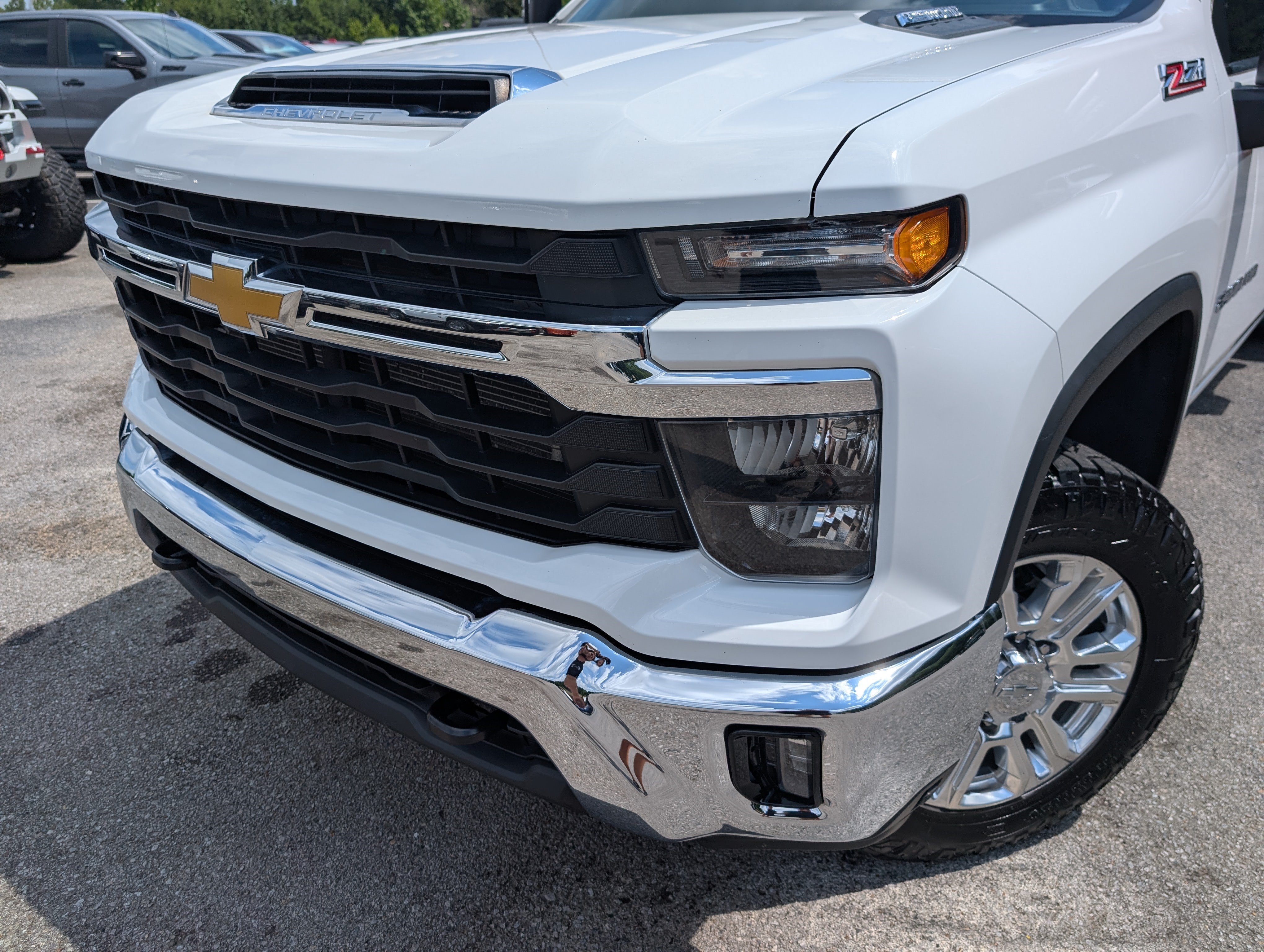 Used 2024 Chevrolet Silverado 2500 LT AWD/4WD image 13