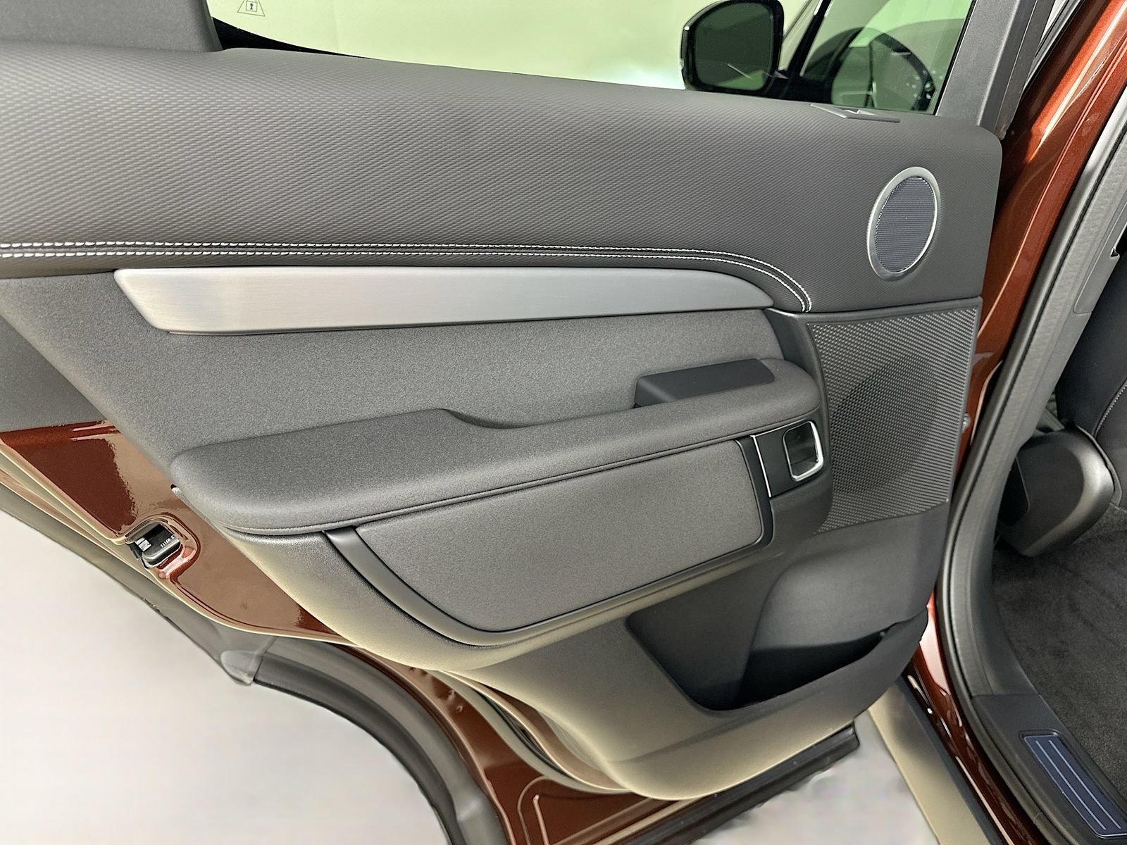 New 2026 Land Rover Discovery Limited Edition AWD/4WD image 37