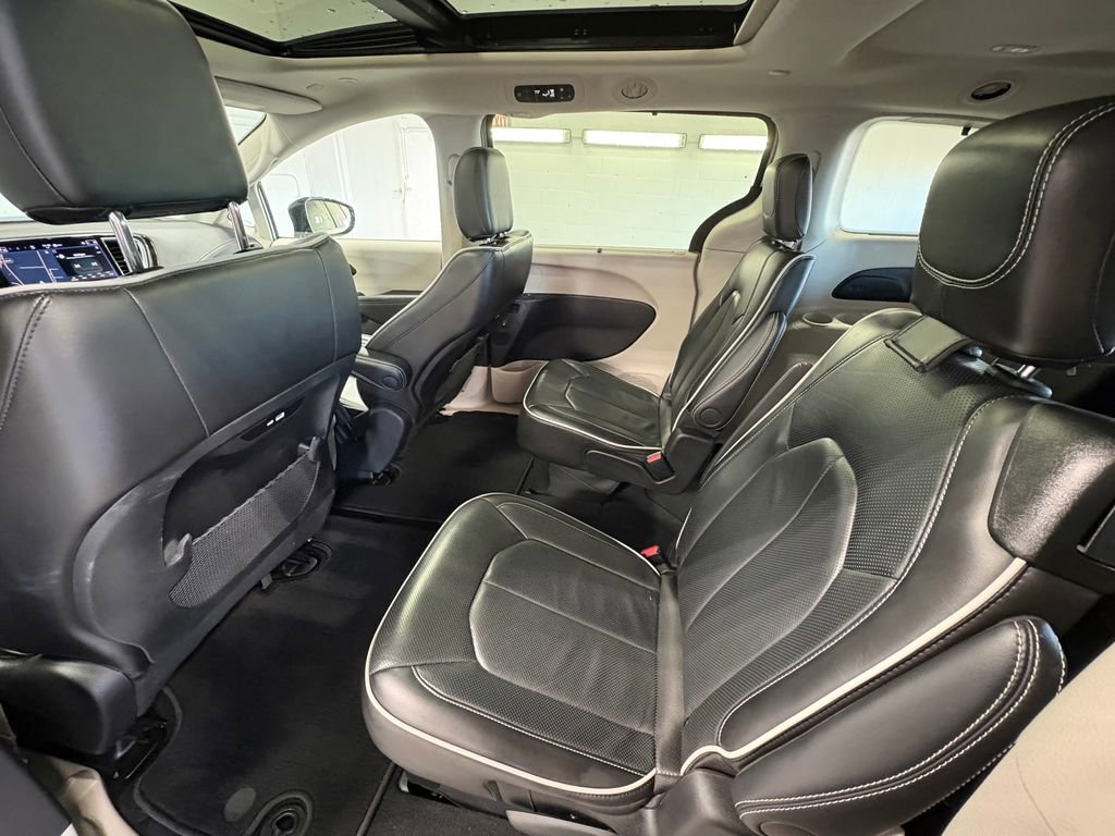 Used 2024 Chrysler Pacifica Limited image 29