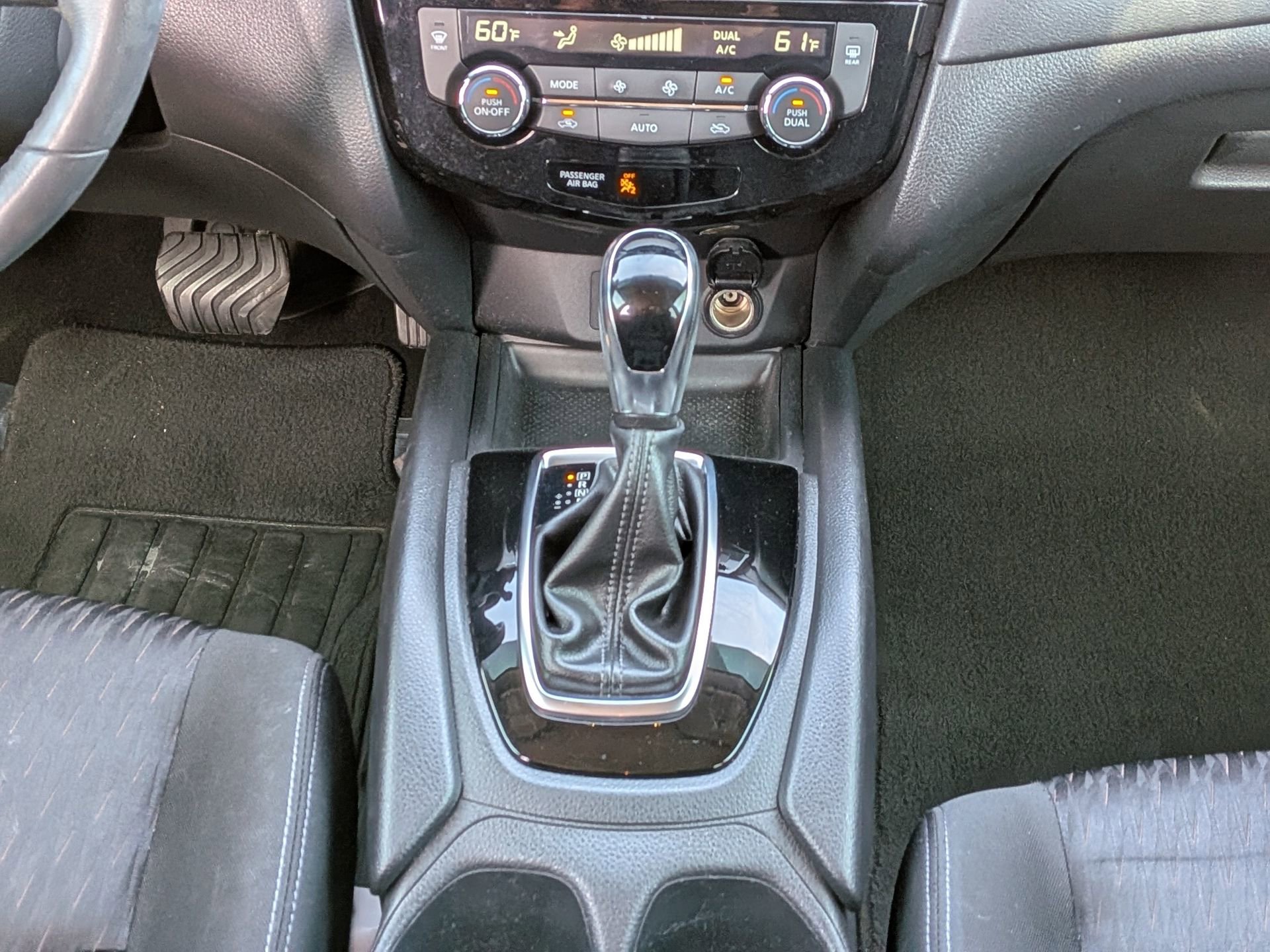 Used 2018 Nissan Rogue SV image 23