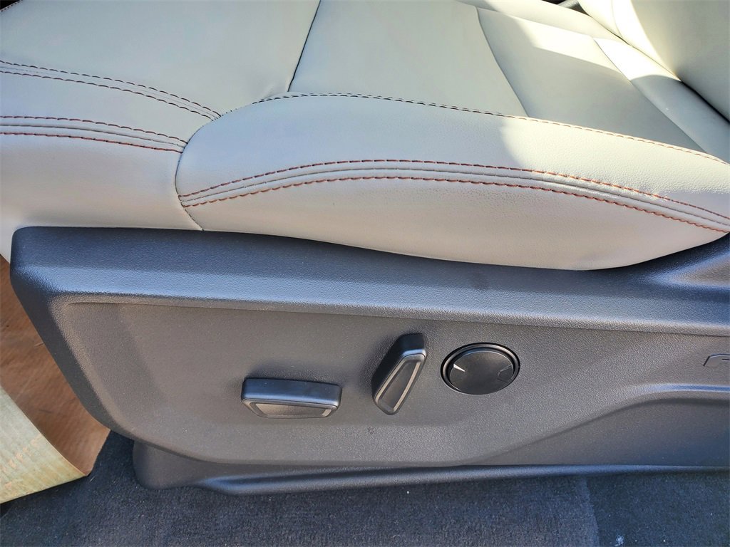 New 2025 Ford Expedition Active image 8