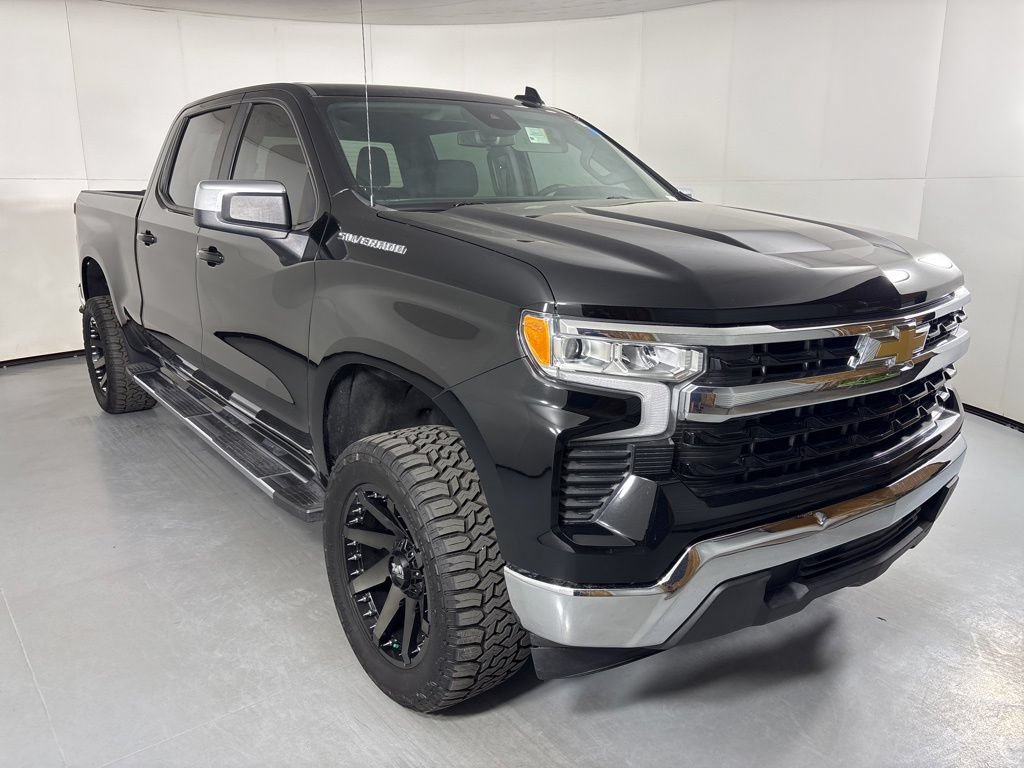 Used 2024 Chevrolet Silverado 1500 LT w/ Protection Package RWD image 2