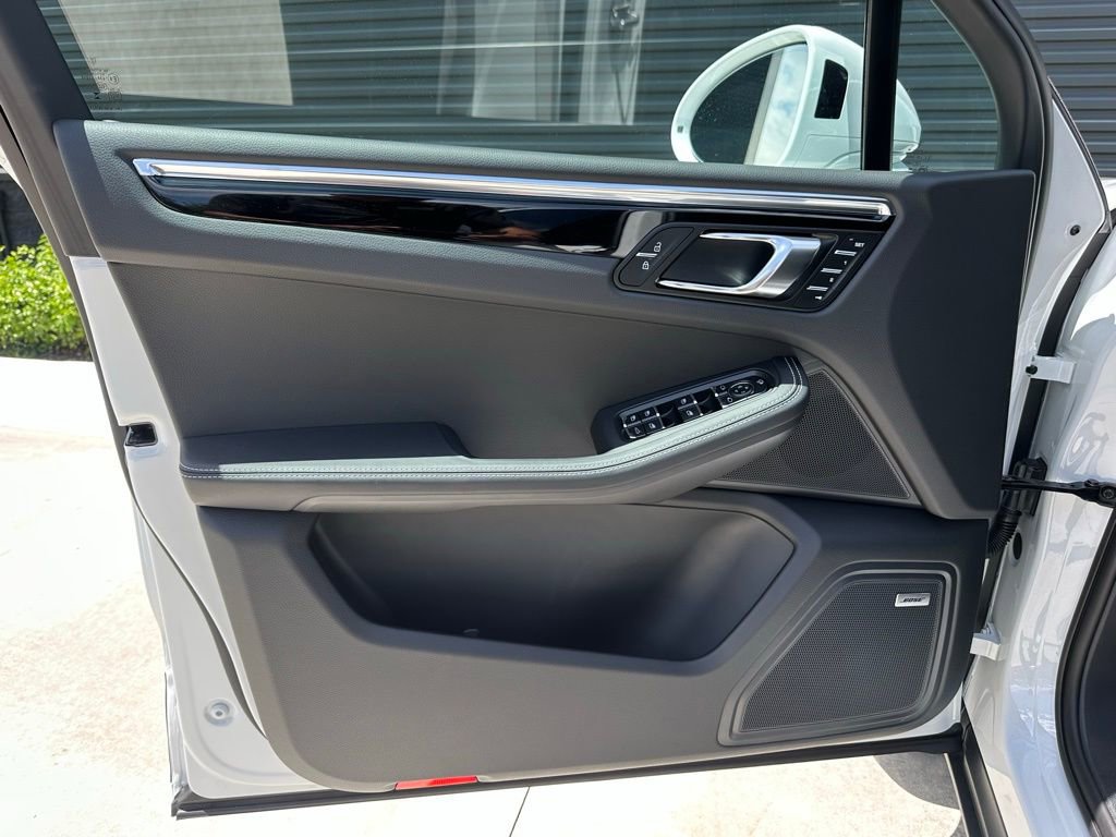 Certified 2025 Porsche Macan S image 14