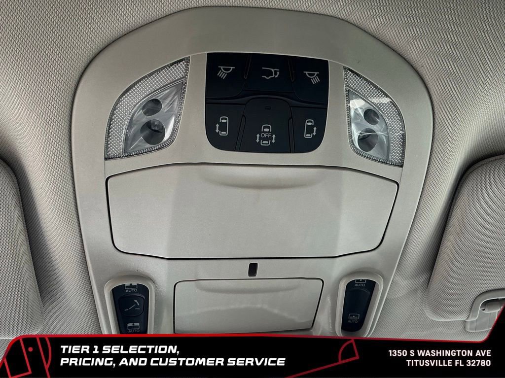 Used 2024 Chrysler Pacifica Limited FWD image 32