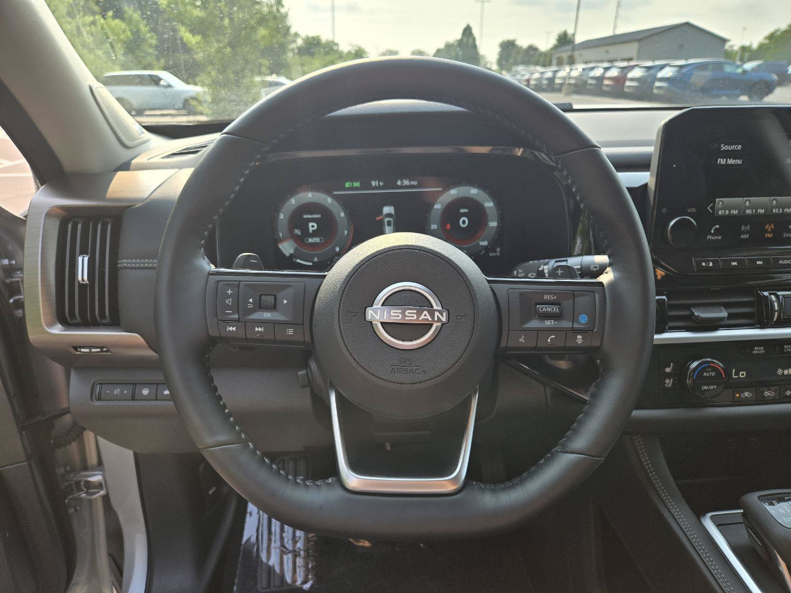 Used 2025 Nissan Pathfinder Platinum AWD/4WD image 17