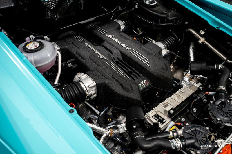 Used 2025 Lamborghini Revuelto image 26