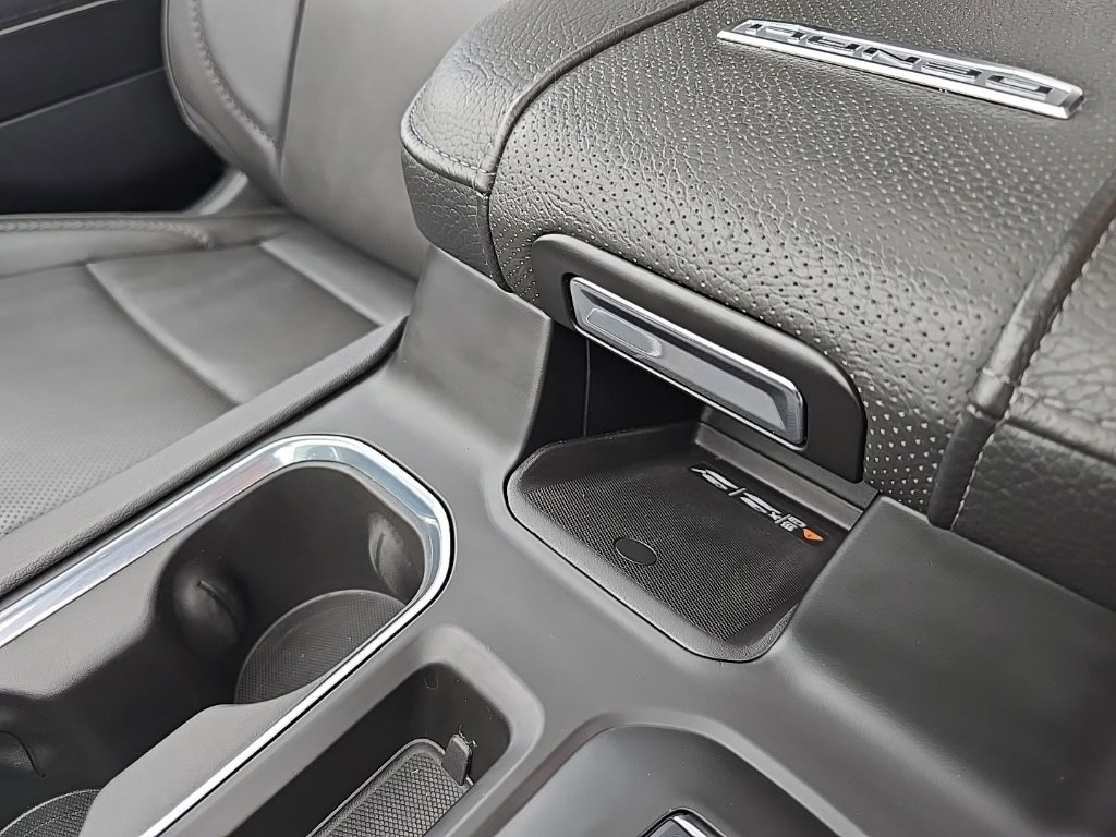 Used 2025 GMC Sierra 3500 Denali image 17