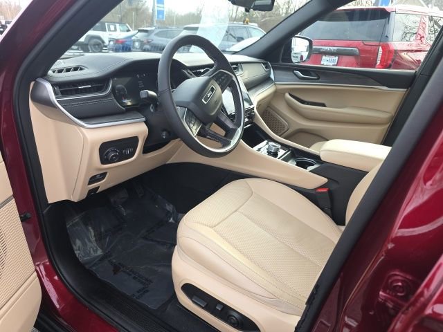 Used 2025 Jeep Grand Cherokee L Limited w/ Luxury Tech Group II image 3