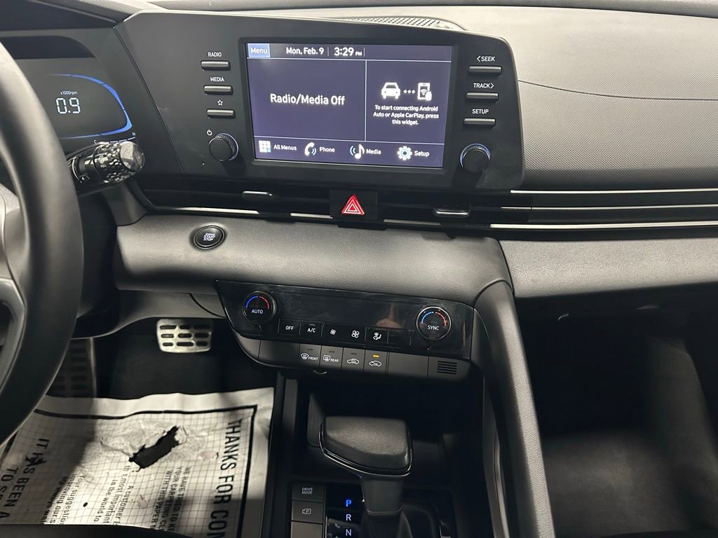 Used 2025 Hyundai Elantra Sport image 25