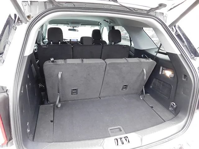 Used 2023 Ford Explorer XLT AWD/4WD image 9