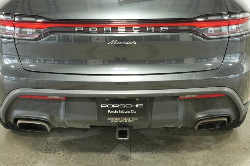Certified 2022 Porsche Macan image 38