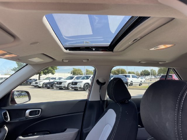 Used 2024 Hyundai Venue SEL FWD image 24