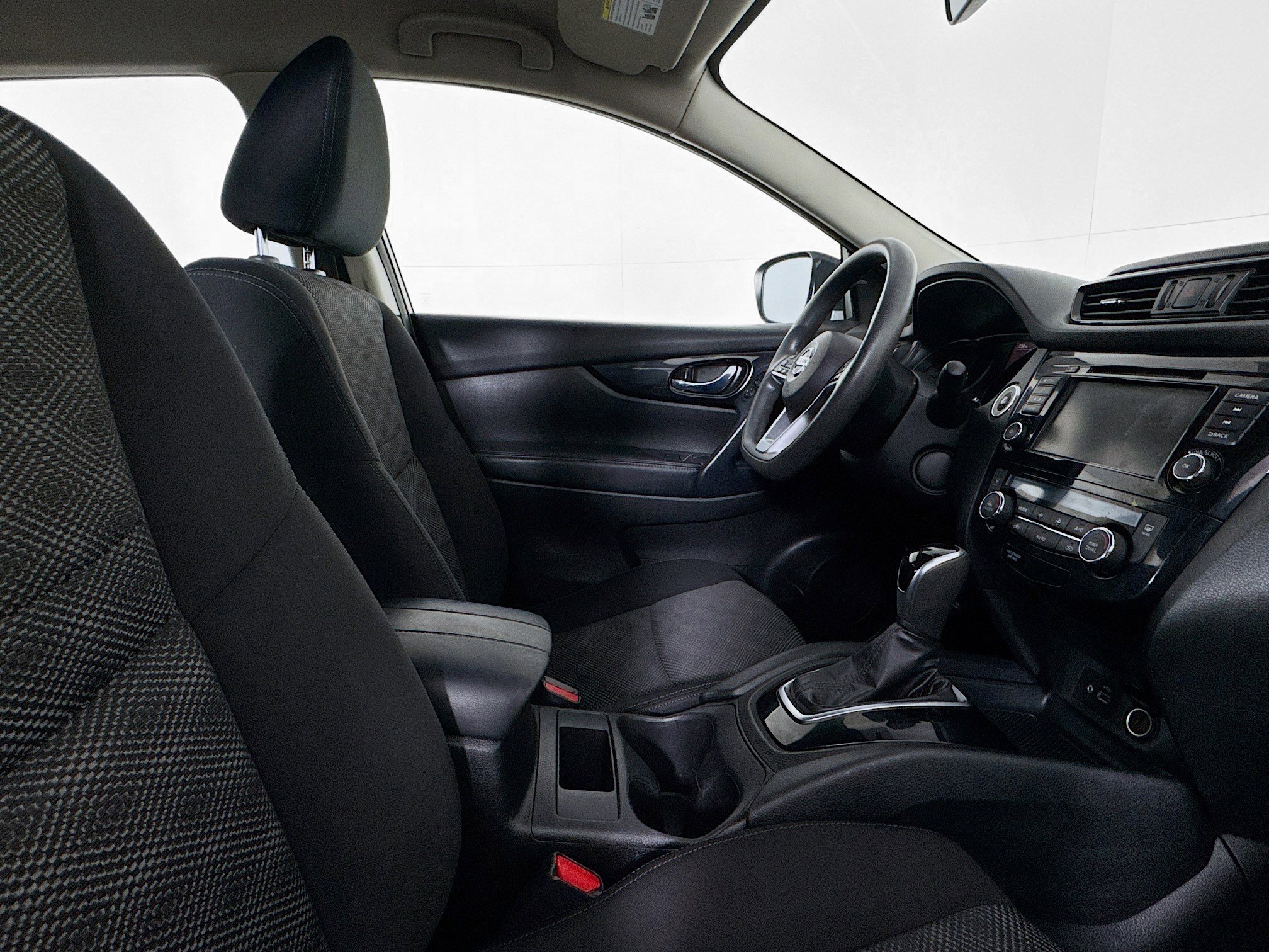 Used 2020 Nissan Rogue Sport SV image 28