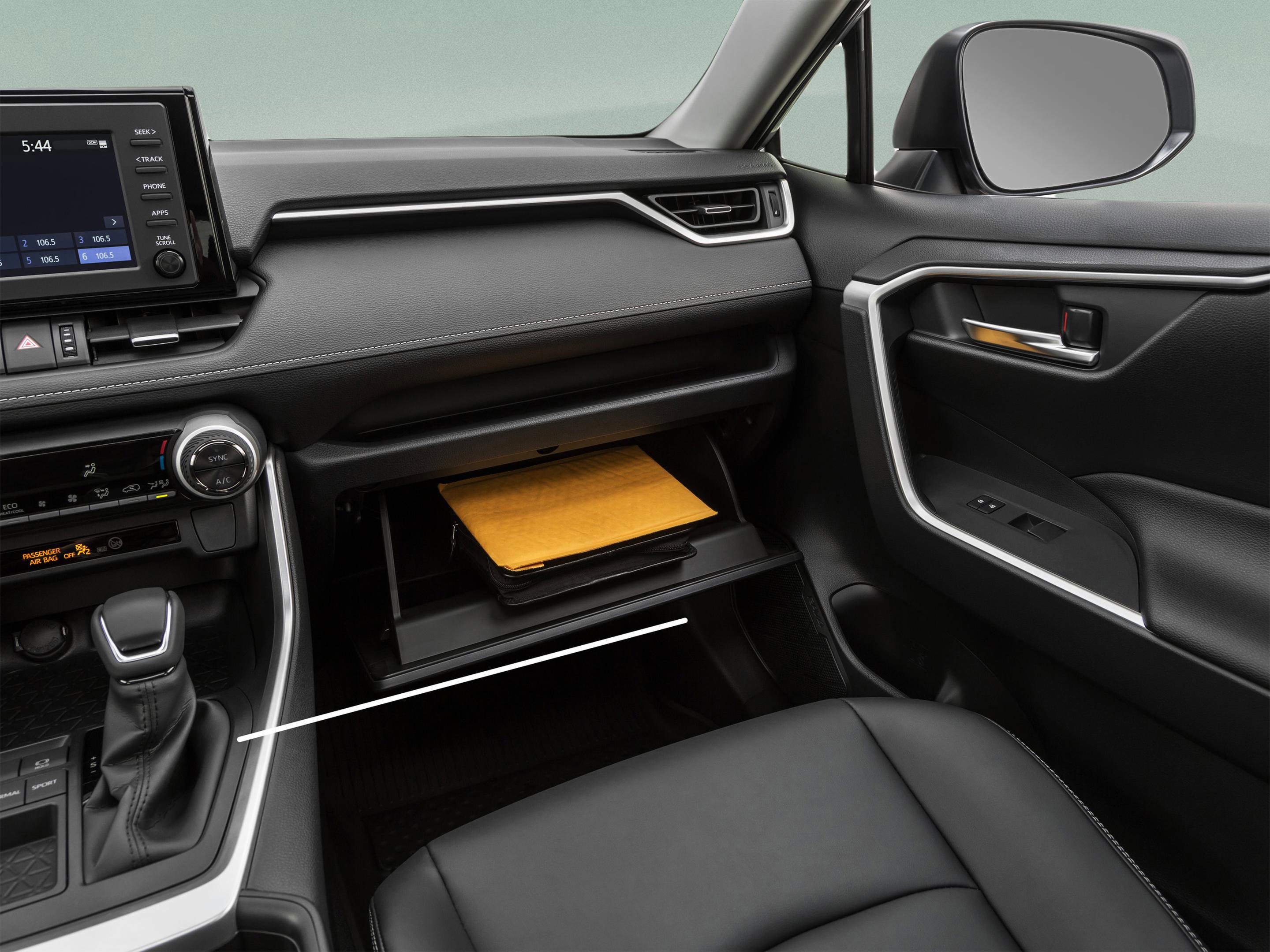 Used 2019 Toyota RAV4 XLE Premium FWD image 35