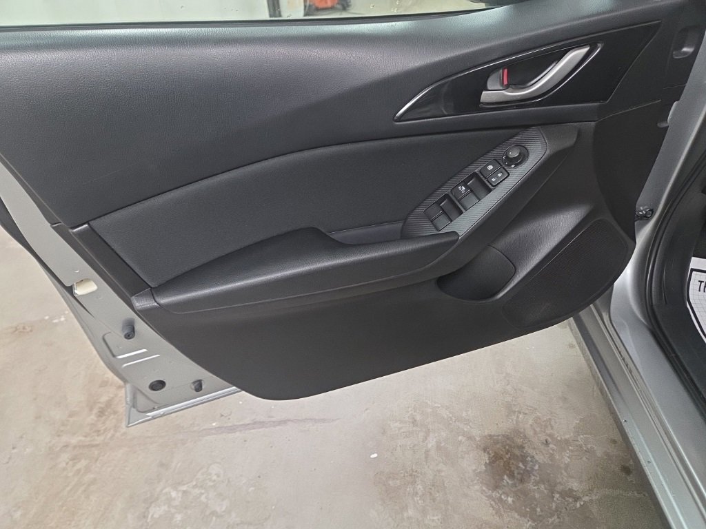 Used 2015 MAZDA MAZDA3 i Sport image 9