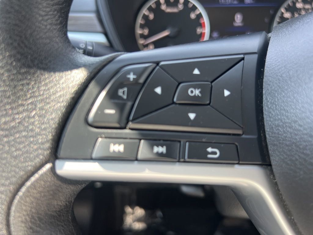 Used 2025 Nissan Altima 2.5 SV FWD image 38